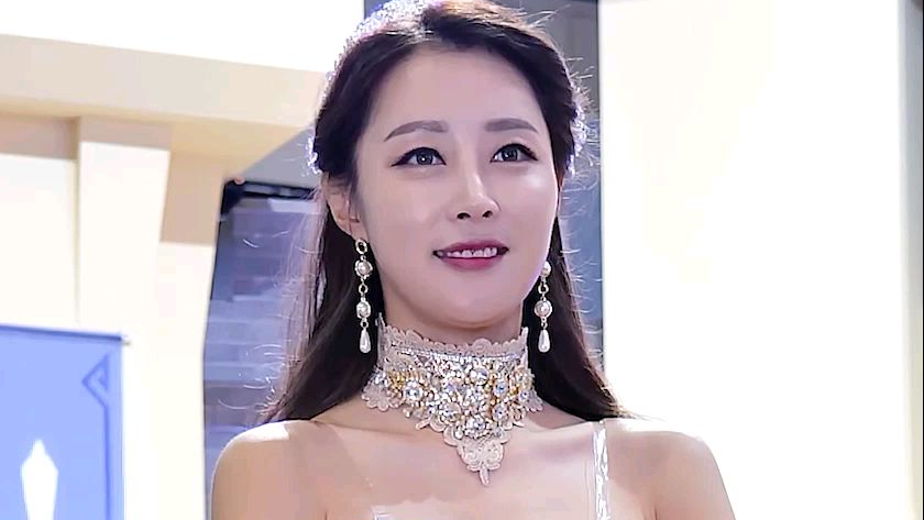 千娇百媚车模小姐姐